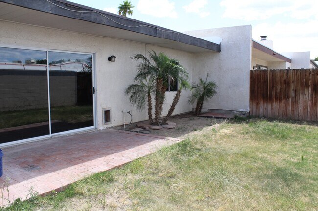 Building Photo - VILLA DE CORTEZ