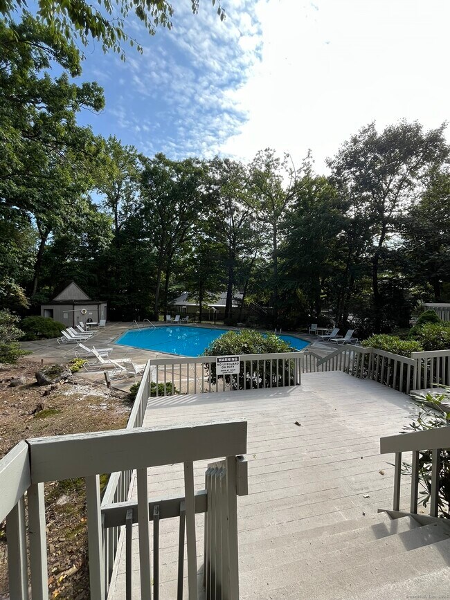 Building Photo - 9 Talcott Ridge Rd