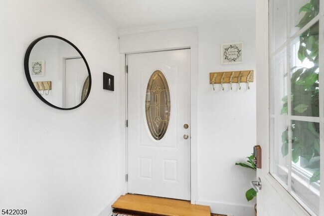 Building Photo - 60 Searing St