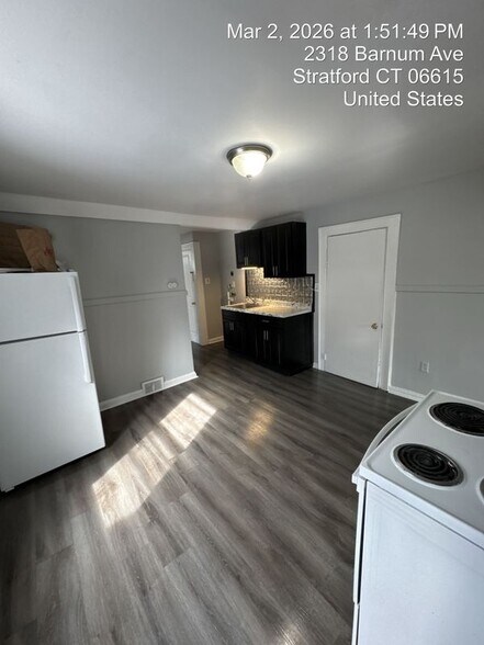 Building Photo - 2310 Barnum Ave