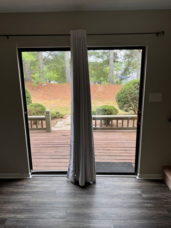 Building Photo - 2 Bedroom || 1.5 Bathroom Townhouse