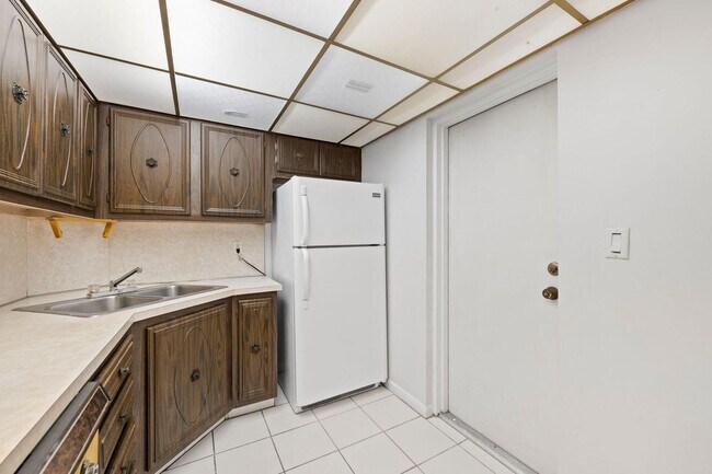 Building Photo - 3101 Oakland Shores Dr