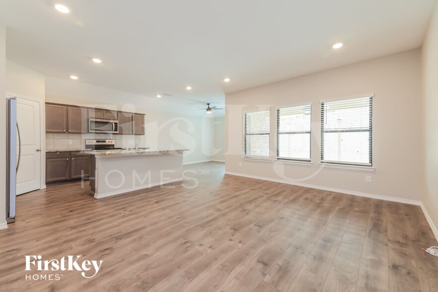 Building Photo - 3370 Everly Dr