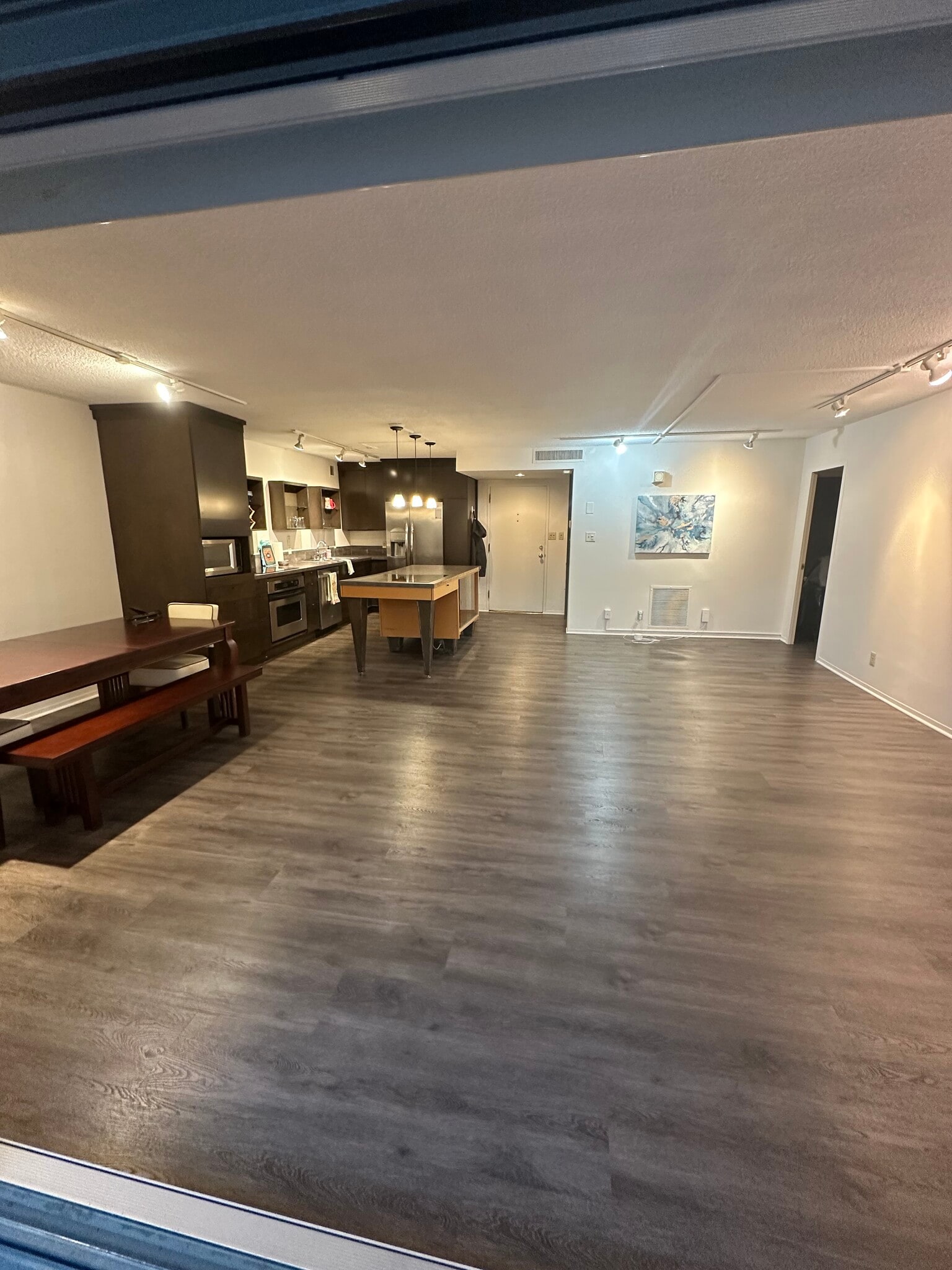 Large living area dining room - 4545 Wornall Rd