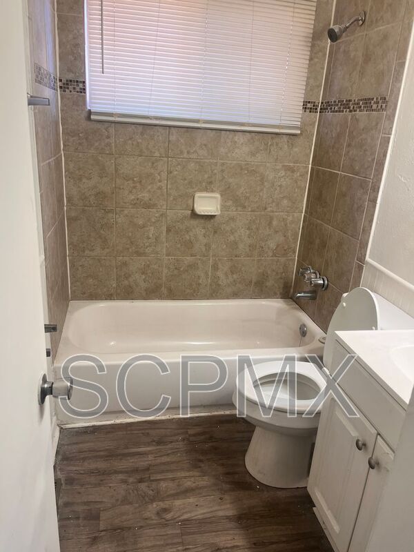 Building Photo - 532 Camrose Dr