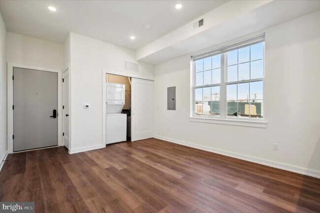 Building Photo - 2513 N Howard St