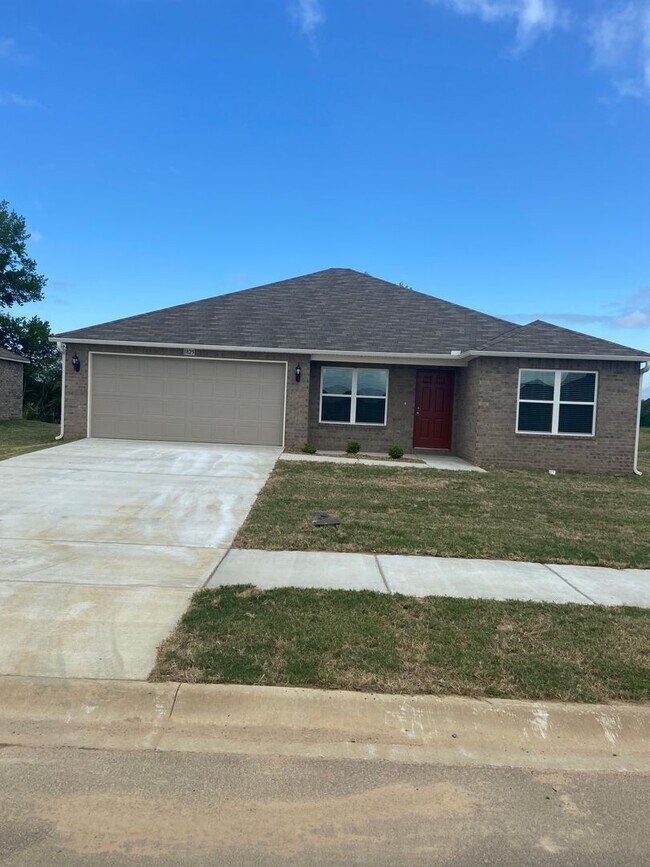 Building Photo - *Pre-leasing* Four Bedroom | Two Bath Home...