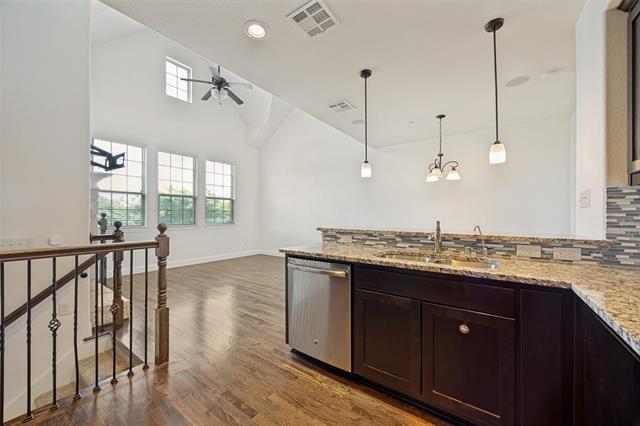 Building Photo - 7919 Parkwood Blvd