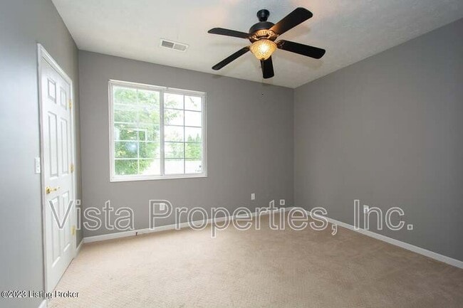 Building Photo - 2704 Bradford Commons Dr