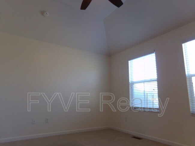 Building Photo - 467 Westgreen Ln