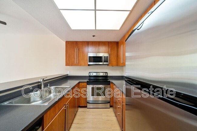 Building Photo - 411 Park Ave