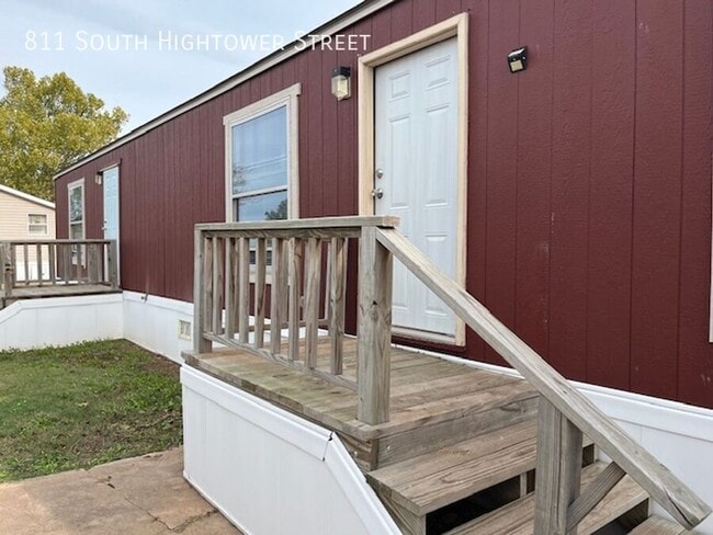 Building Photo - 811 S Hightower St