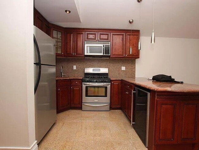 Building Photo - 319 Winthrop St