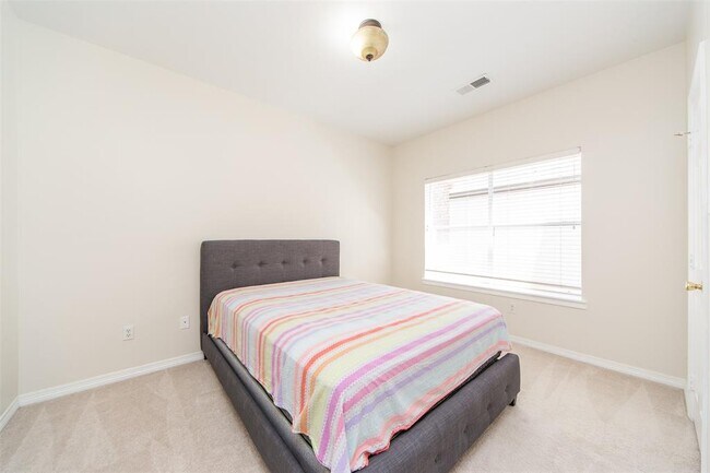 Building Photo - 5115 Fairmont St