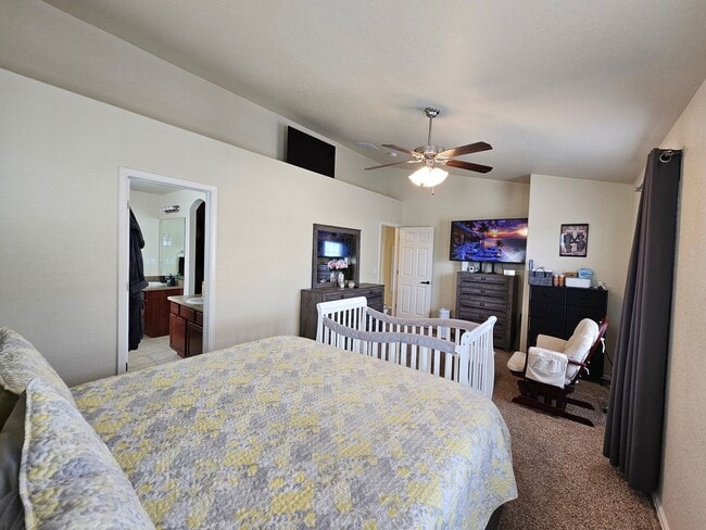 Building Photo - 3 Bed 3 bath house in 80916!