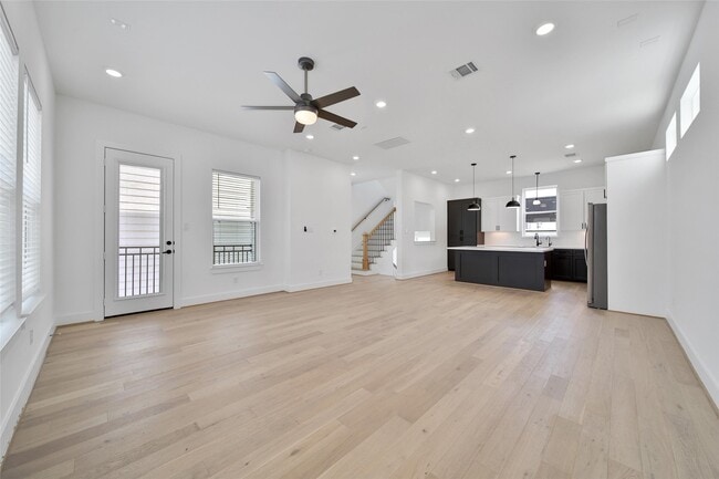 Building Photo - 717 Marcella St