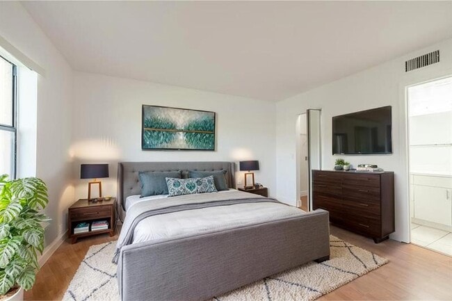 Building Photo - 141 NW 93rd Ave