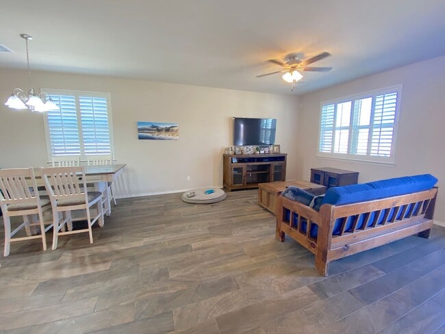 Building Photo - Gorgeous 4bed/3.5bath with 2 Master Bedrooms!