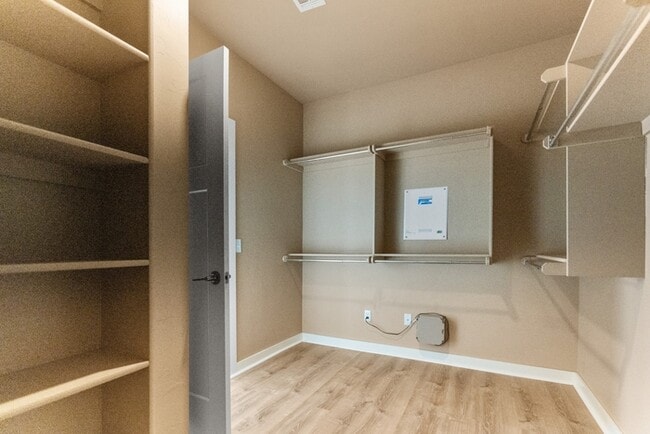Building Photo - 1200 Ridgeway Dr