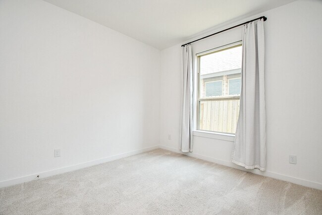 Building Photo - 943 Malibu Shr Ln