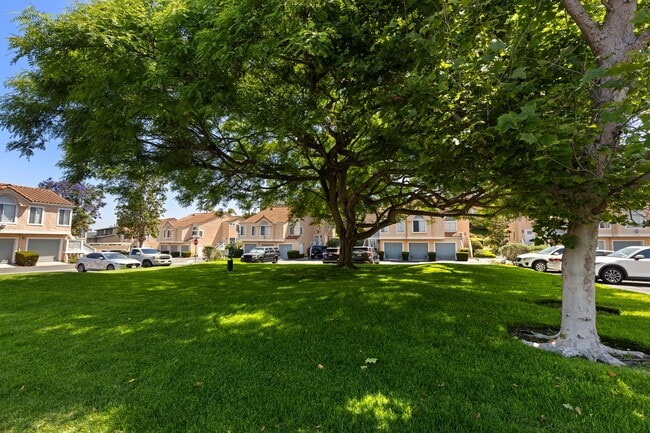 Building Photo - BRAND NEWLY RENOVATED 3BD/2BA Condo in the...