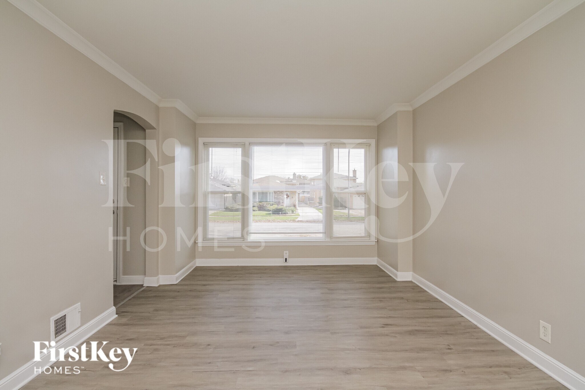 Building Photo - 8912 S Sacramento Ave