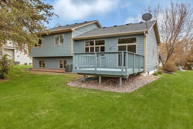 Building Photo - 813 8th St N