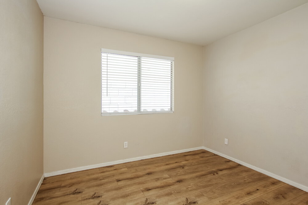 Building Photo - 8667 W Palm Ln