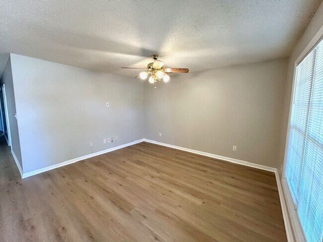 Building Photo - 124 Railroad Ridge Rd
