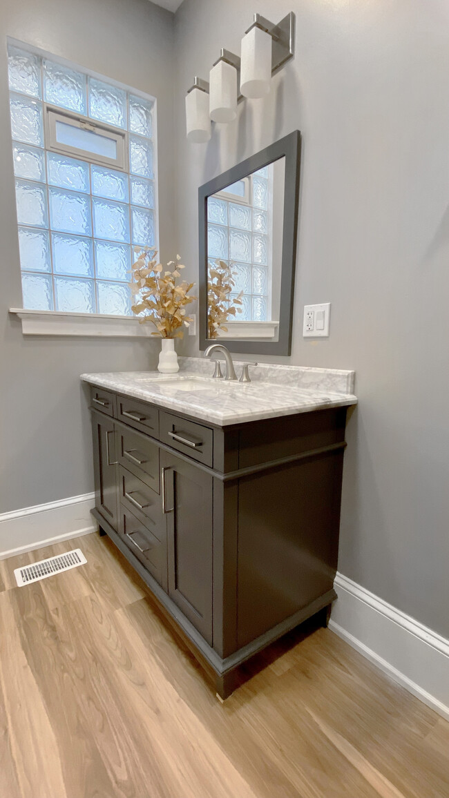 Marble vanity - 310 W Hayes Ave