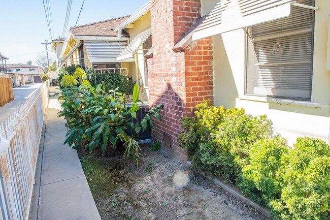 Building Photo - 2nd St., 829-831