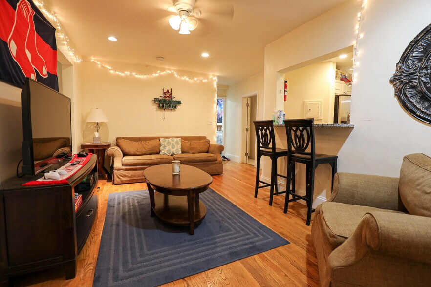 Building Photo - 342 Saint Paul St