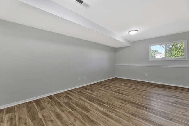 Building Photo - 2025-2027 N. Rosewood Ct.