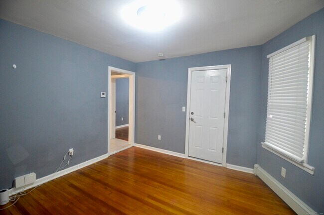 Building Photo - 807 Brewster St