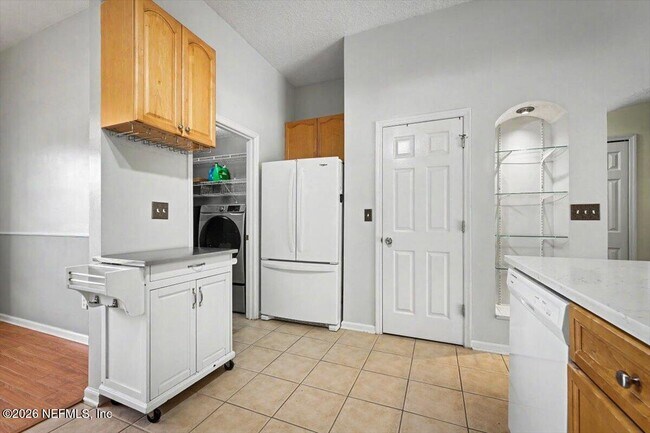 Building Photo - 711 Sid Dr
