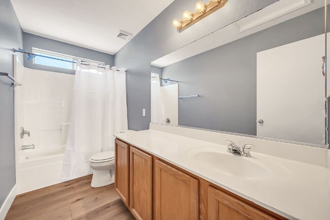 Building Photo - 2422 E Olivine Rd
