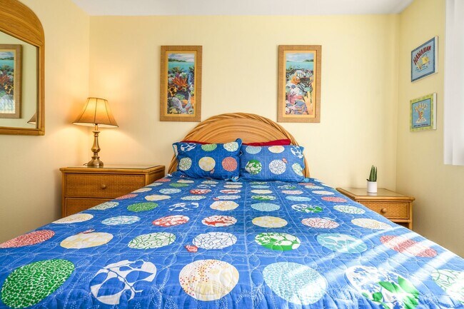 Building Photo - Fully Furnished 2 Bed/1.5 Bath, Maui Gardens Condo with Resort Amenities and Steps to the Beach!