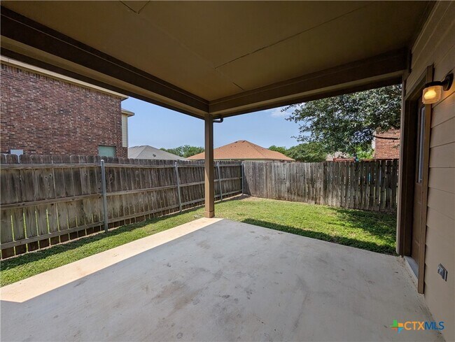 Building Photo - 1028 Brown Rock Dr
