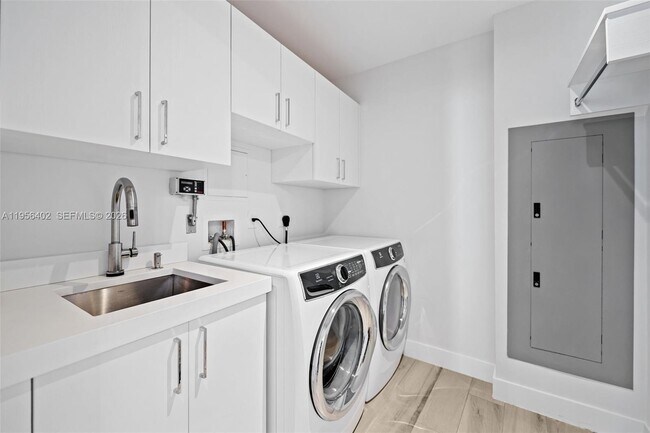 Building Photo - 2200 N Ocean Blvd