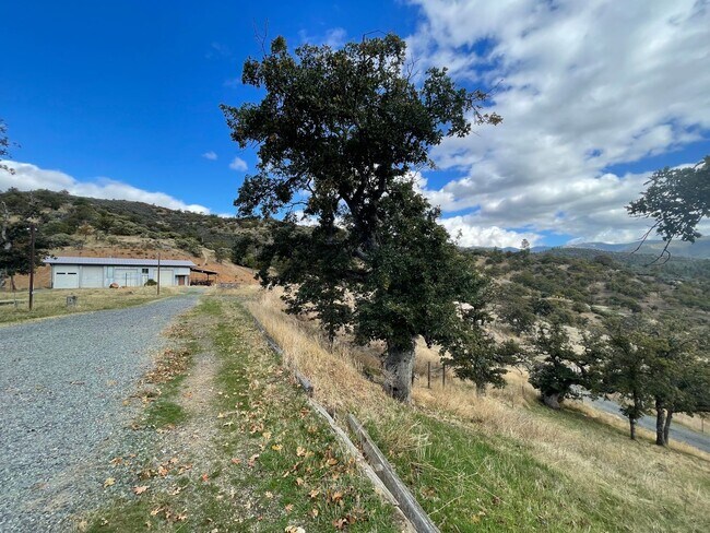 Building Photo - Rural 3 Bedroom, 2 Bath - Ruch & Applegate River Area