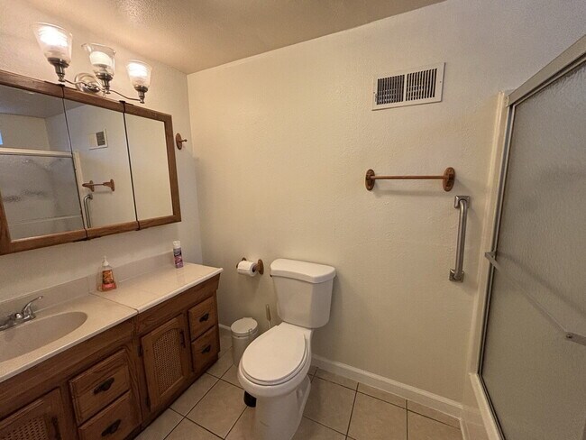 Building Photo - Private 3-bedroom home with fenced yard in Pollock Pines near amenities and Hwy-50!