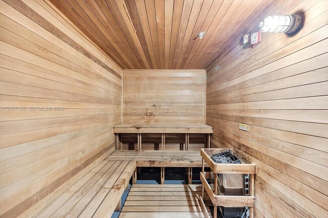 Building Photo - 16275 Collins Ave