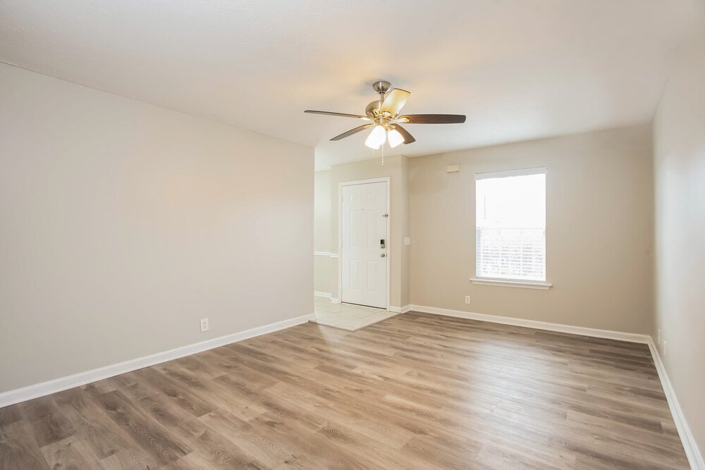 Building Photo - 1043 Tom Hailey Blvd