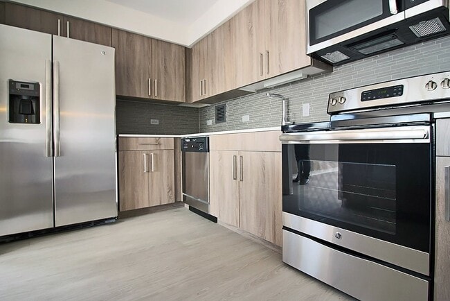 Building Photo - 900 S Ashland Ave