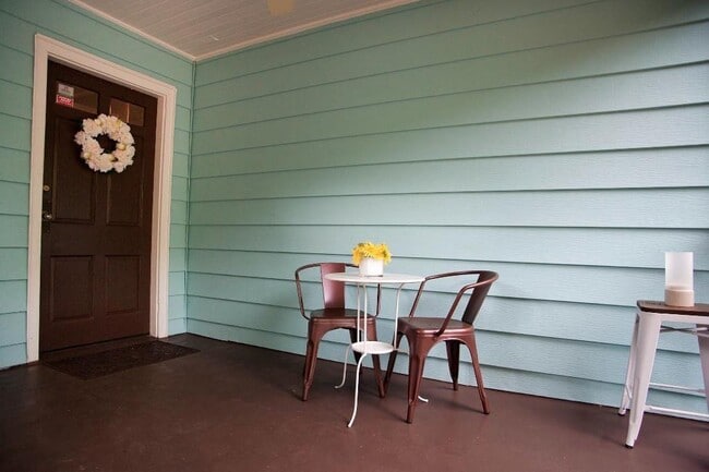 Building Photo - 1089 United Ave SE