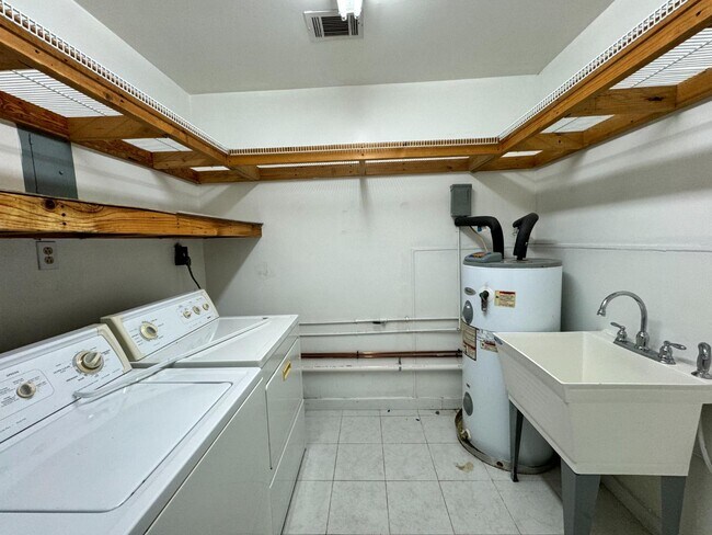 Building Photo - 114 Jackson St