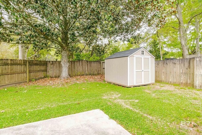 Building Photo - 10 Breydon Ct