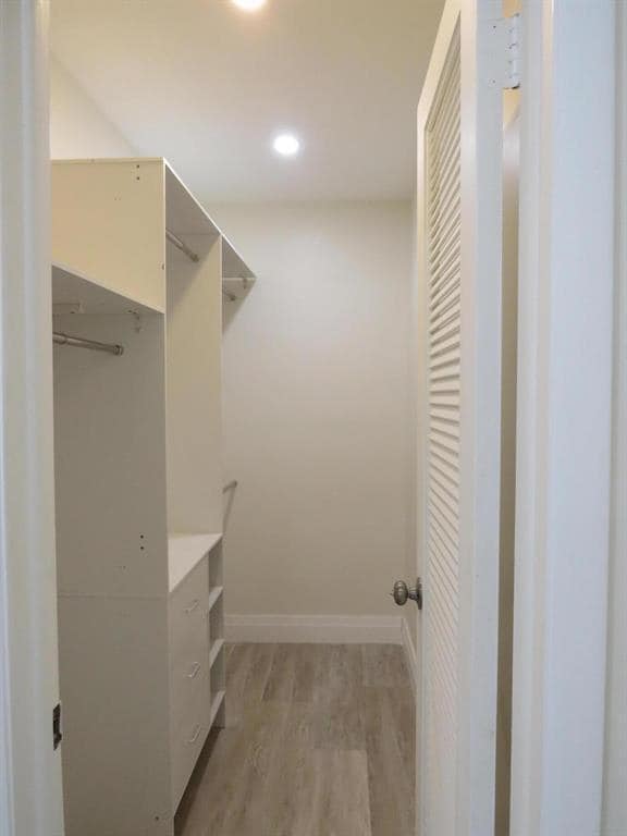 Building Photo - 557 Burgundy L