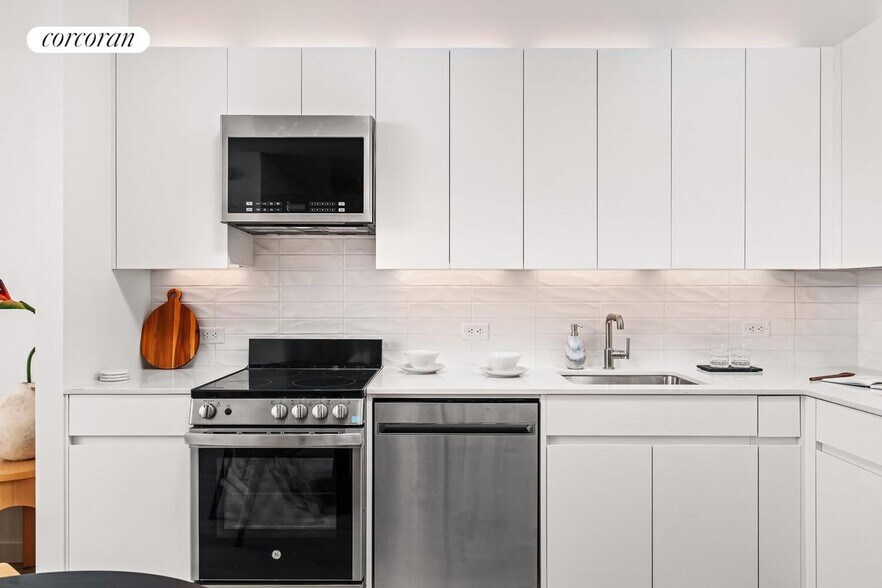 Building Photo - 733 Myrtle Ave