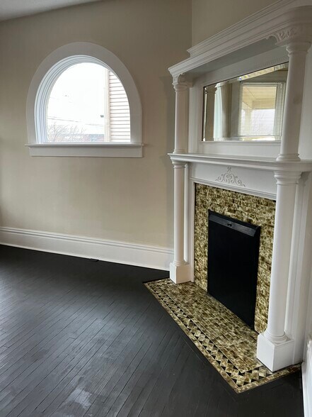 FIREPLACE - 34 S Adams St